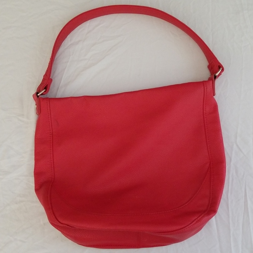 Thirty One Midway Hobo in Red Pebble